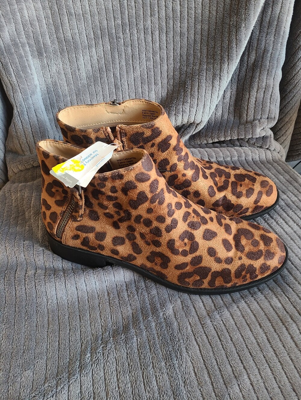 NEW women's 8.5 leopard animal print booties ankle boots flat heel brown/black